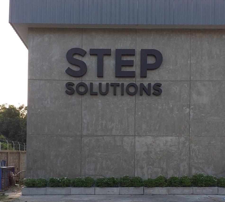 ป้ายอักษรโลหะ และป้ายโลโก้ ดีไซน์หรูหรา แข็งแรง ทนทาน เหมาะสำหรับป้ายบริษัท ร้านค้า และงานตกแต่งอาคาร