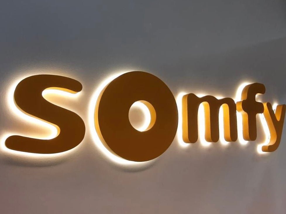 ป้ายบริษัท อักษรโลหะไฟออกหลัง ติดผนัง สวยหรู สว่างโดดเด่น เหมาะสำหรับป้ายสำนักงาน องค์กร ร้านค้า และงานตกแต่งอาคาร