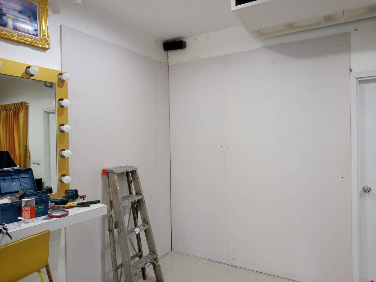 แบคดรอปพลาสวูด ติดผนัง กันน้ำ กันชื้น แข็งแรง เหมาะสำหรับงานอีเวนต์และบูธแสดงสินค้า