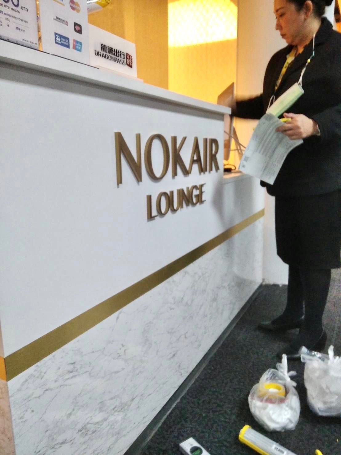 ป้ายอักษรสีทอง ป้ายพ่นสีทอง หรูหรา โดดเด่น เหมาะสำหรับป้ายบริษัท ร้านค้า และงานตกแต่งอาคาร