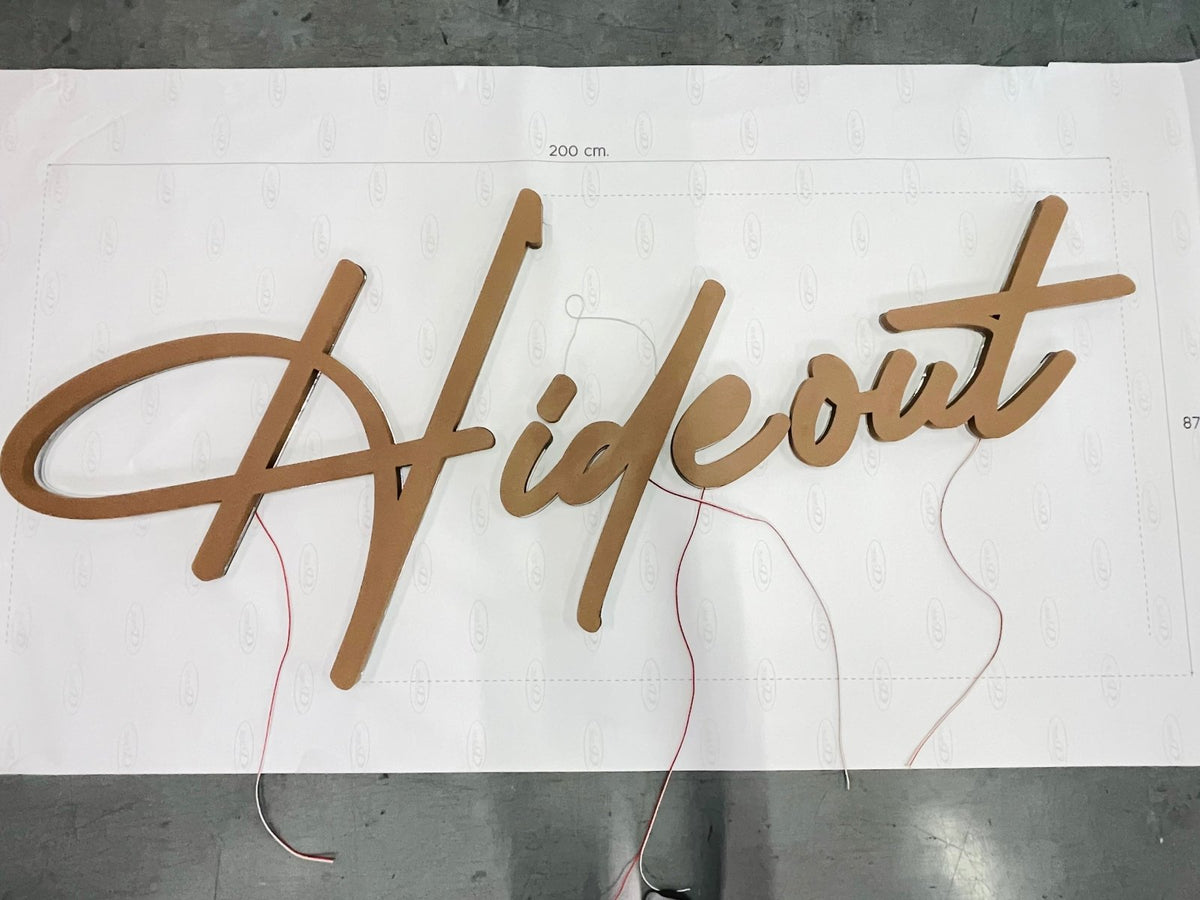 ป้ายไฟออกหลัง และอะคริลิคซ้อนหลัง แสงไฟสวยหรู สะท้อนกำแพงโดดเด่น เหมาะสำหรับป้ายบริษัท ร้านค้า และงานตกแต่งอาคาร