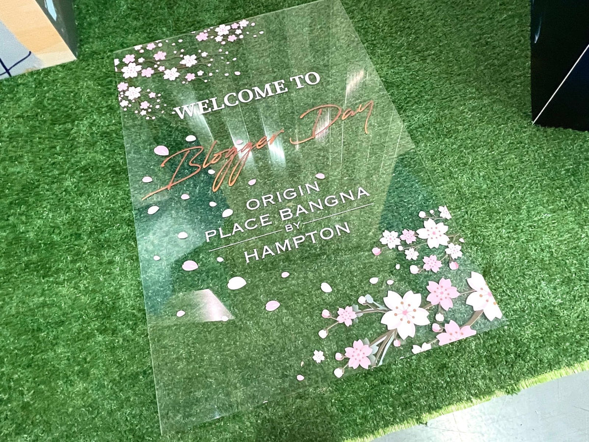 ป้ายอะคริลิคใส และพิมพ์อะคริลิคใส โปร่งใส พิมพ์คมชัด ดีไซน์หรูหรา เหมาะสำหรับป้ายบริษัท ร้านค้า และงานตกแต่งอาคาร