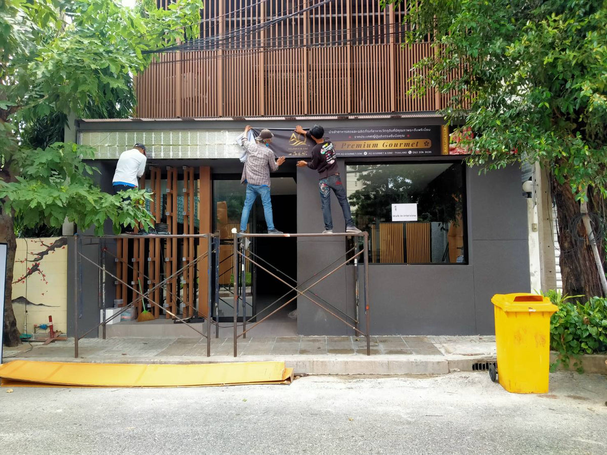 ป้ายกล่องไฟไวนิล และป้ายไฟไวนิลโปร่งแสง Backlit ให้แสงสว่างชัดเจน เหมาะสำหรับงานโฆษณา ป้ายหน้าร้าน และสื่อโปรโมชัน