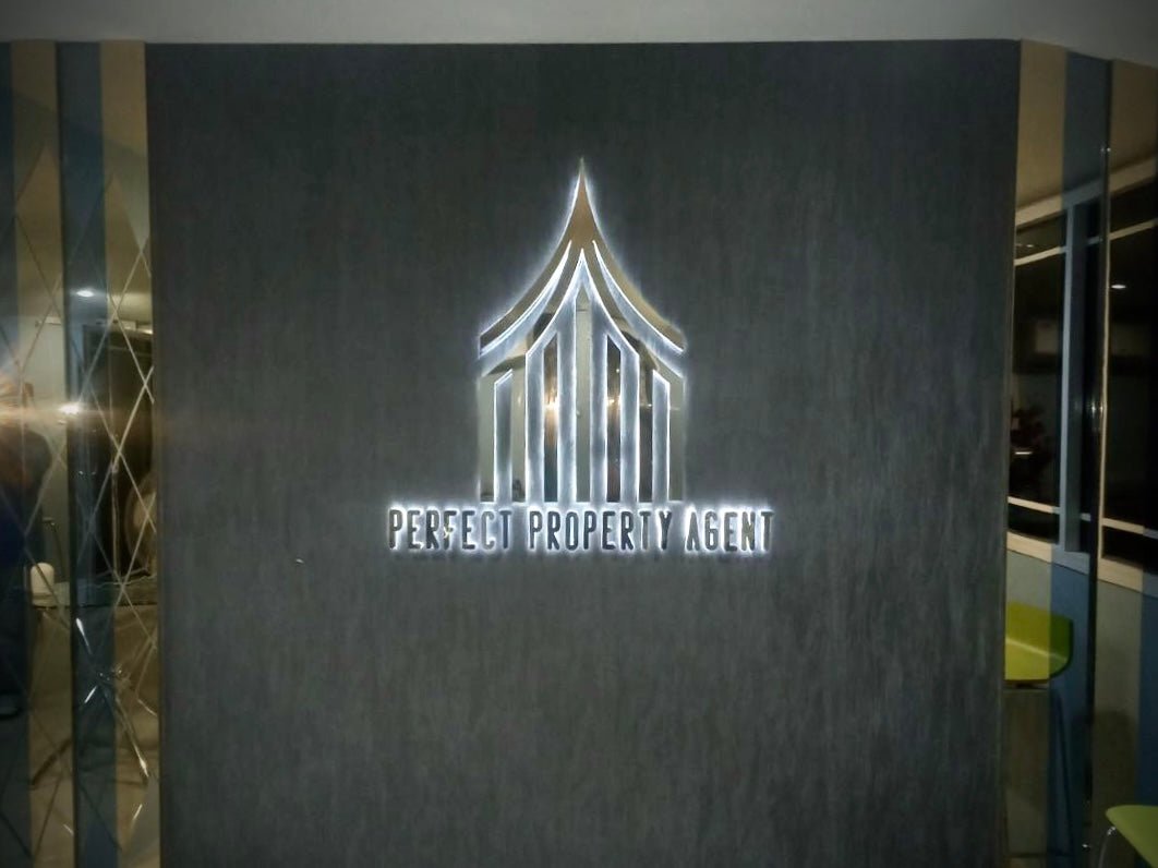 ป้ายโลโก้ไฟออกหลัง แสงสวยหรู สว่างรอบตัวอักษร เหมาะสำหรับอาคาร บริษัท และงานตกแต่ง