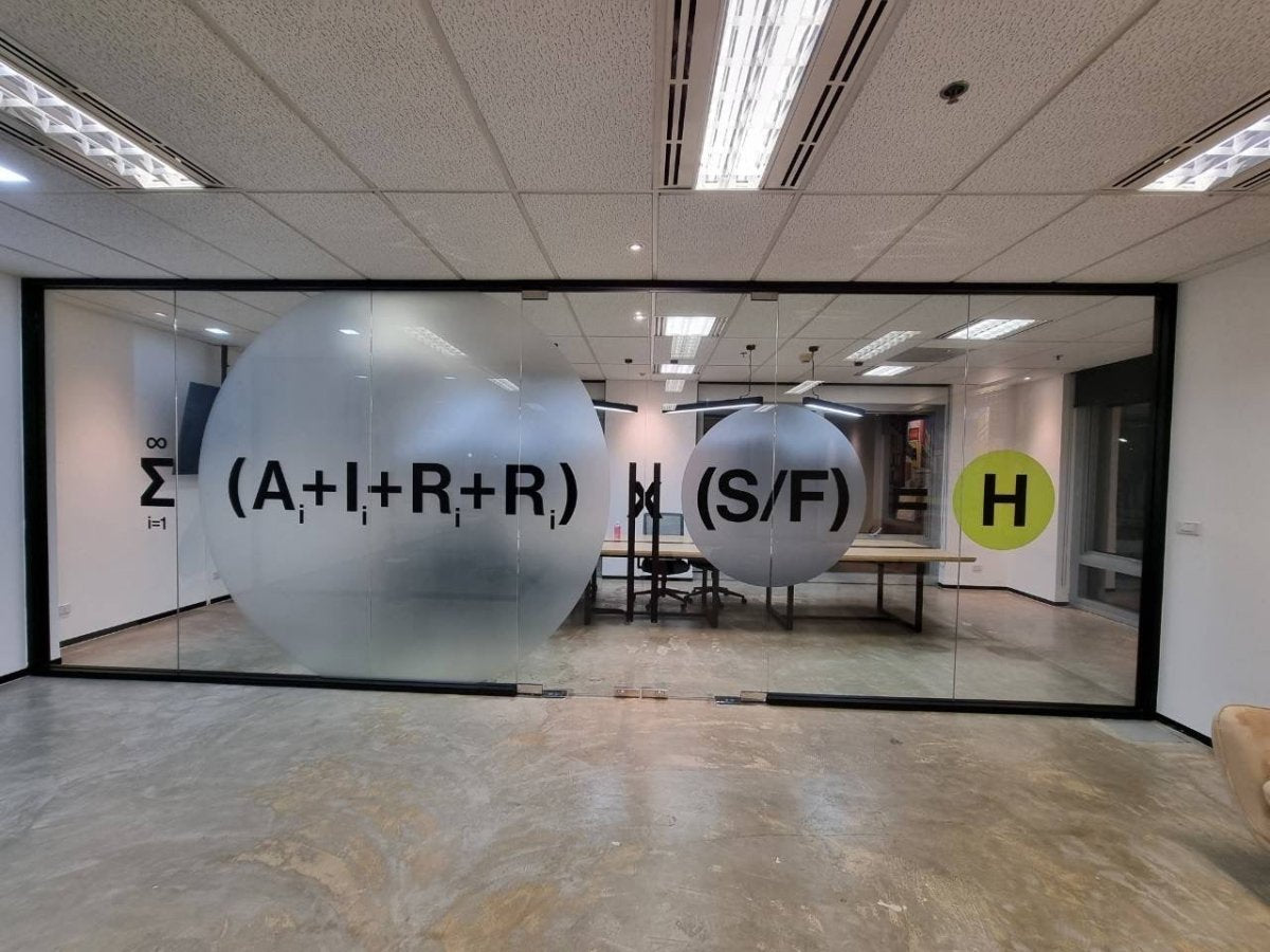 สติ๊กเกอร์ฝ้าติดกระจกพิมพ์ลายหน้าประตูออฟฟิศ