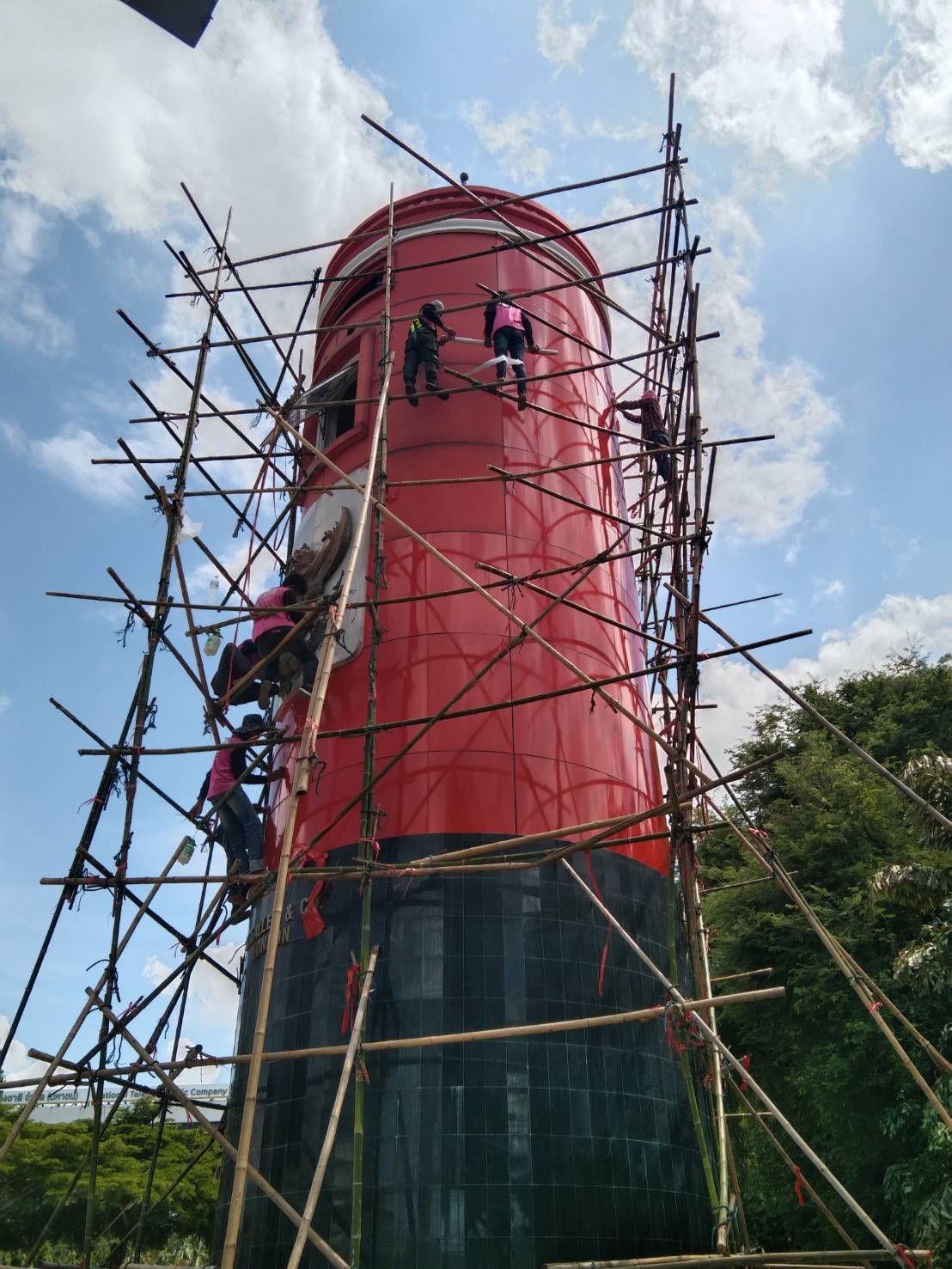 รับติดสติ๊กเกอร์ป้ายเสา พิมพ์คมชัด ทนแดดฝน เหมาะสำหรับงานโฆษณา ประชาสัมพันธ์ และโปรโมชัน
