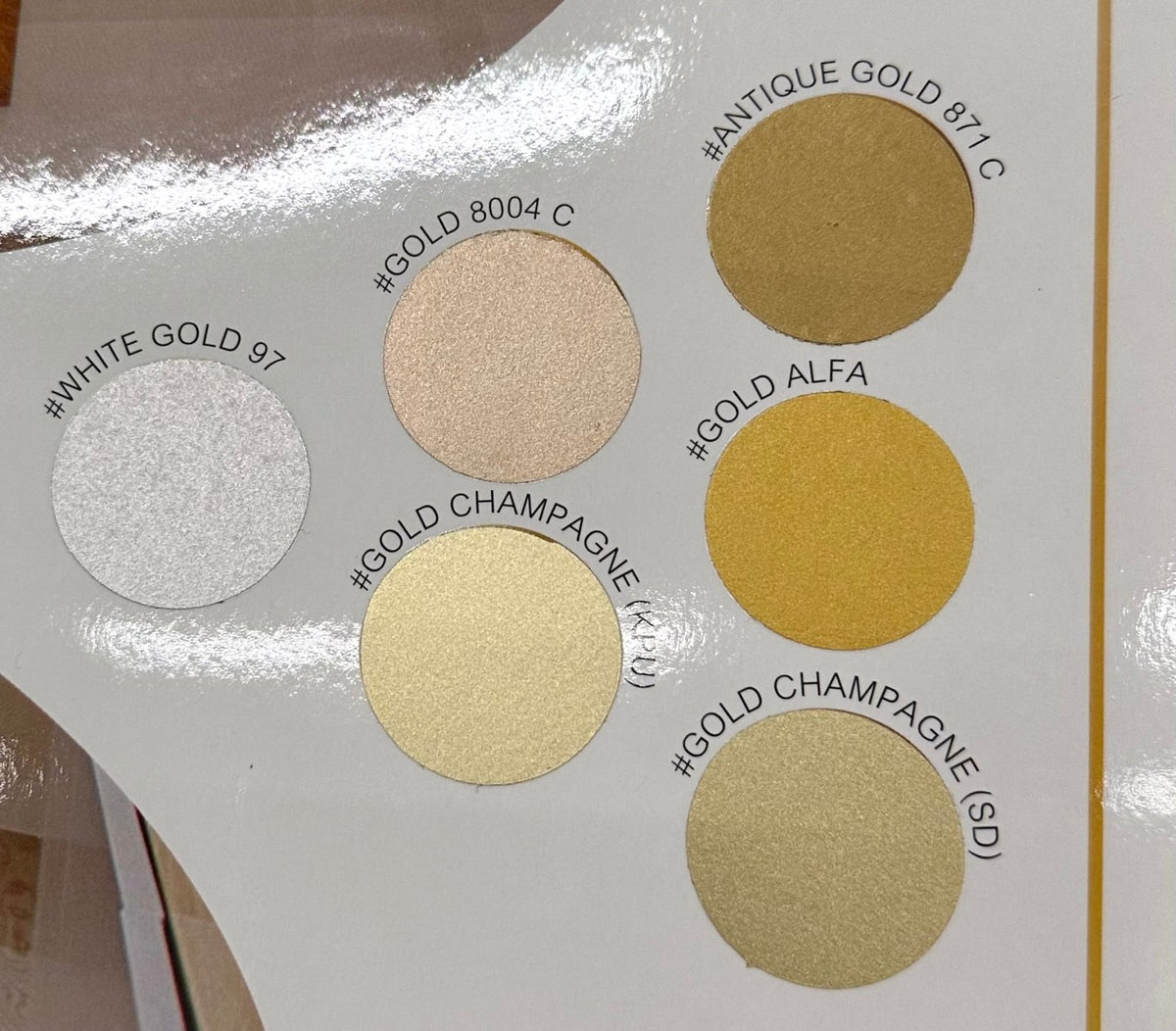 ป้ายอักษรสีทอง ป้ายพ่นสีทอง หรูหรา โดดเด่น เหมาะสำหรับป้ายบริษัท ร้านค้า และงานตกแต่งอาคาร