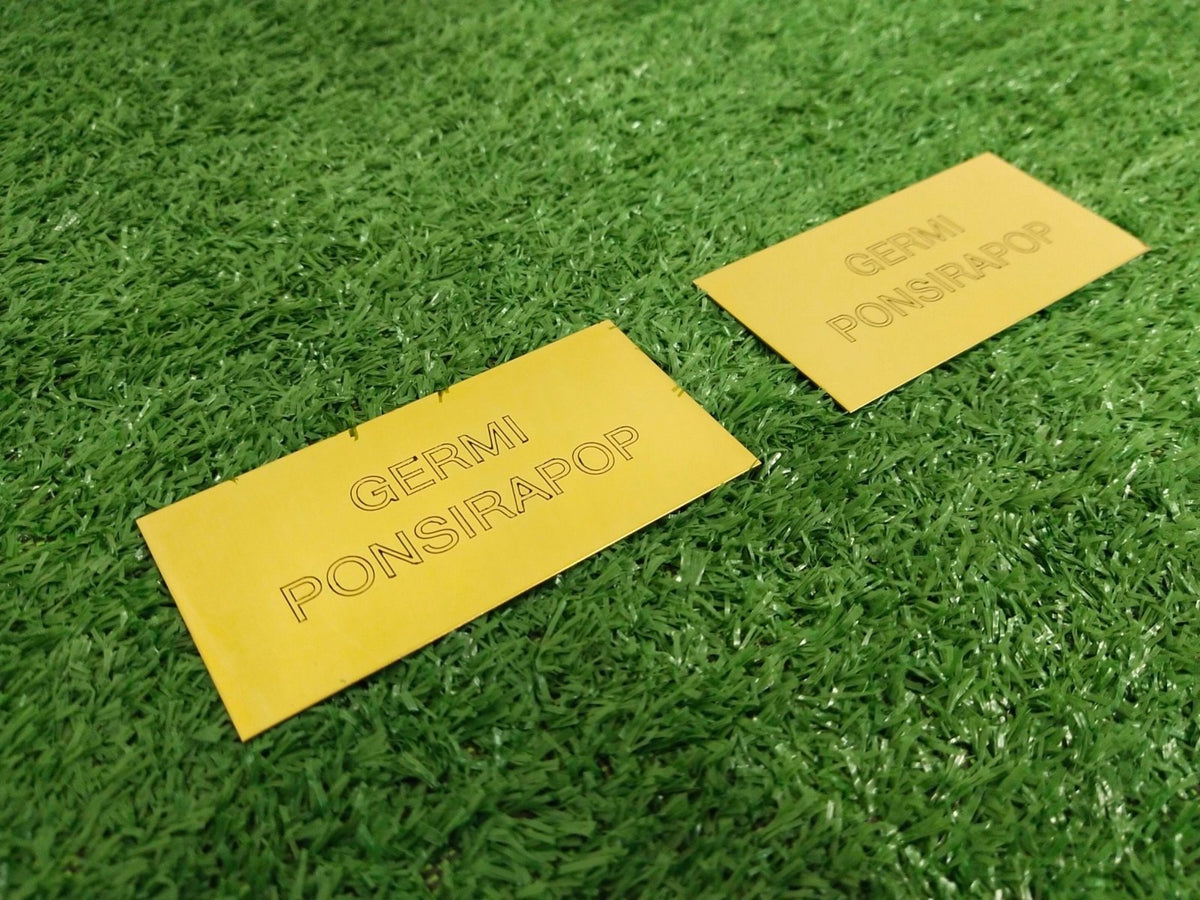 ป้ายเนมเพลท เนมแทก และป้ายกัดกรดเซาะร่อง ตัวอักษรคมชัด ทนทาน เหมาะสำหรับป้ายชื่อบริษัท เครื่องจักร และงานอุตสาหกรรม