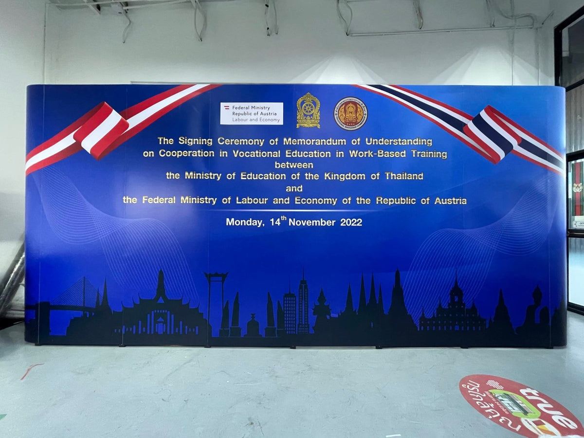 Backdrop แบคดรอปสำเร็จรูป พิมพ์คมชัด ติดตั้งง่าย เหมาะสำหรับงานอีเวนต์ นิทรรศการ และงานโปรโมชัน