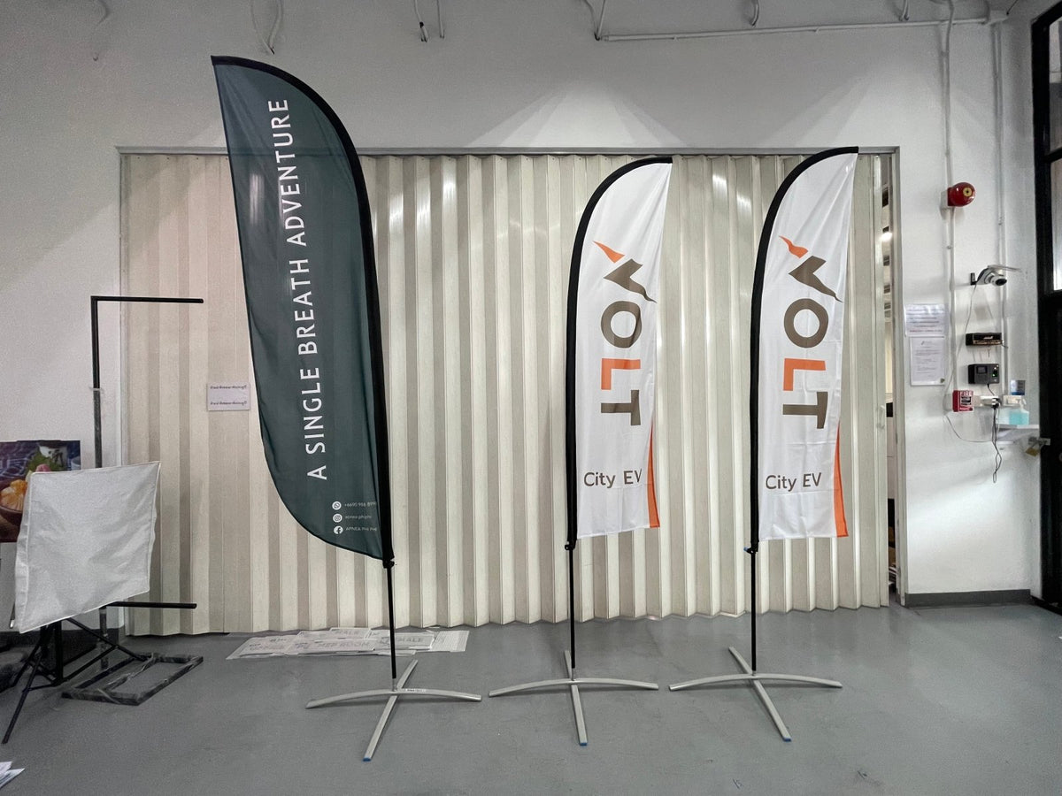 ธงชายหาด ธงปีกนก Beach Flag พิมพ์สีสดคมชัด โครงสร้างแข็งแรง เหมาะสำหรับงานอีเวนต์ โปรโมชัน และสื่อโฆษณาหน้าร้าน