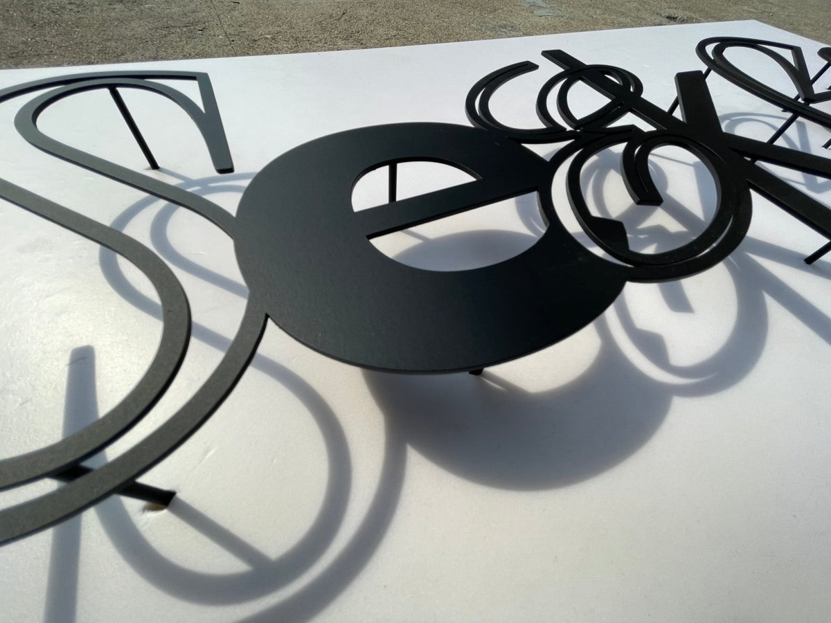 ป้ายโลหะฉลุเลเซอร์ และป้ายเหล็กฉลุเลเซอร์ ตัดคมชัด ดีไซน์สวยงาม ทนทาน เหมาะสำหรับป้ายบริษัท ร้านค้า และงานตกแต่ง