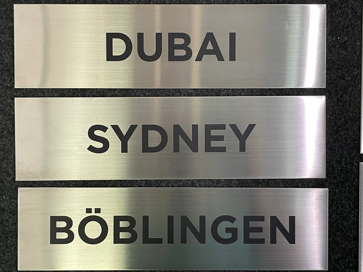 ป้ายสแตนเลส พิมพ์ยูวี คมชัด ทนทาน ดีไซน์หรูหรา เหมาะสำหรับป้ายบริษัท