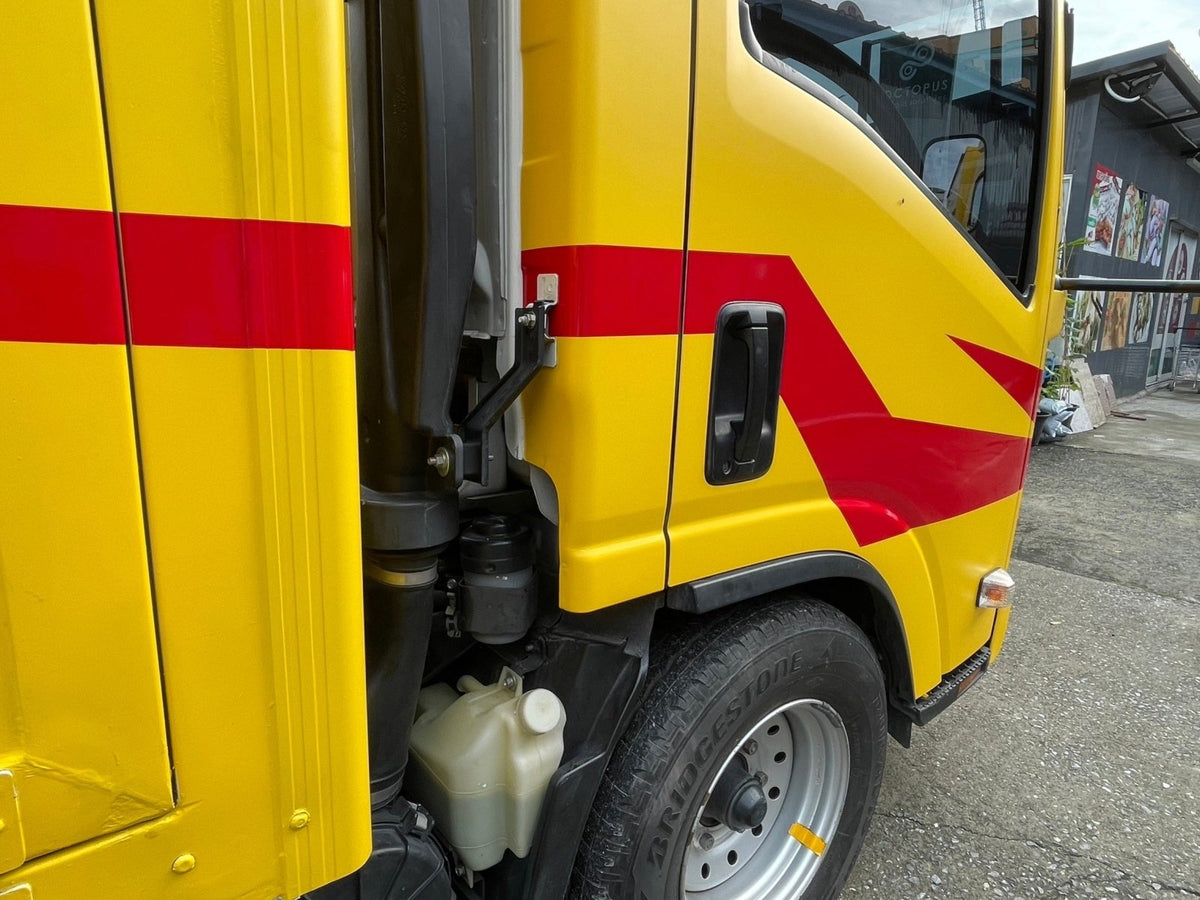 สติ๊กเกอร์ติดรถสี่ล้อใหญ่ Truck Wrap Sticker พิมพ์คมชัด วัสดุทนทาน เหมาะสำหรับโฆษณา โปรโมชัน และตกแต่งรถเพื่อเพิ่มเอกลักษณ์