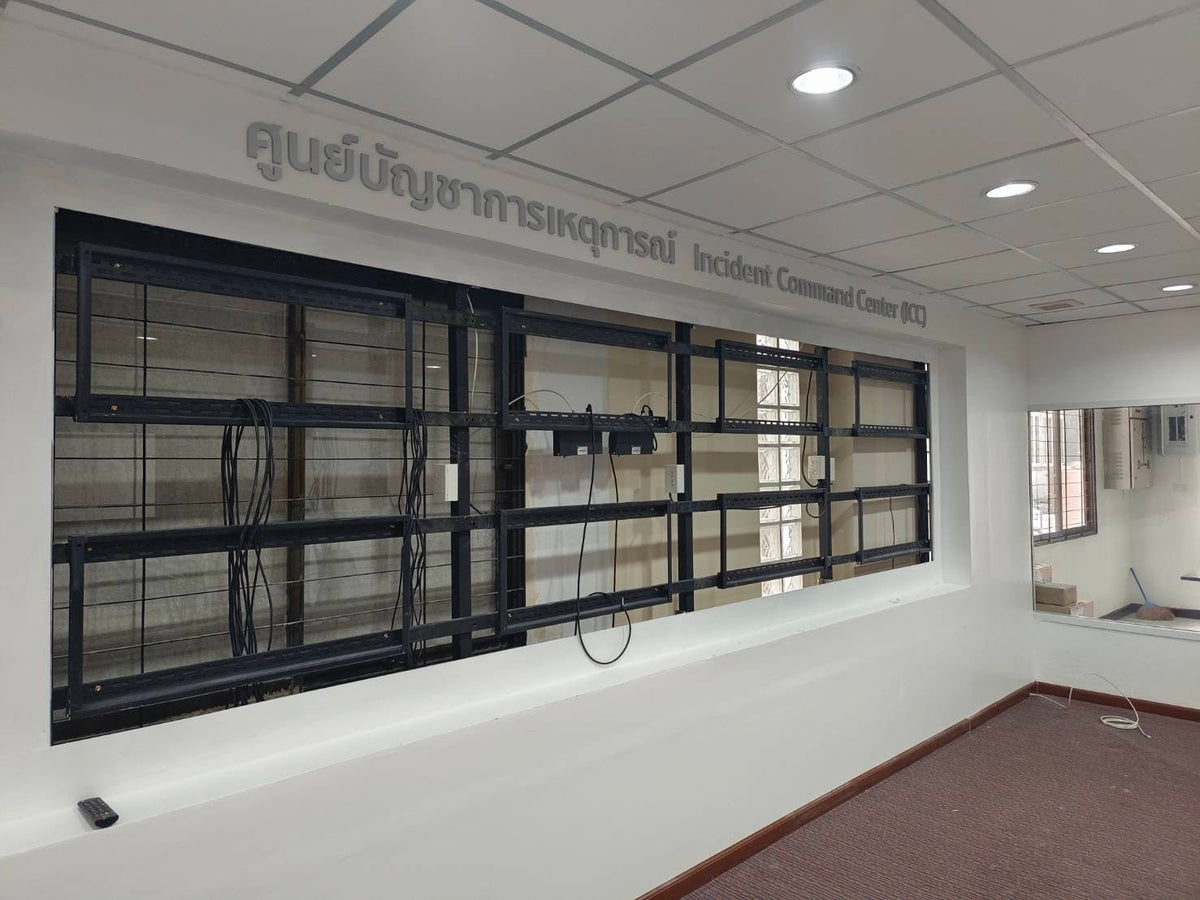 ป้ายศูนย์บัญชาการ ดีไซน์ชัดเจน แข็งแรง ทนทาน เหมาะสำหรับหน่วยงาน องค์กร และอาคารราชการ