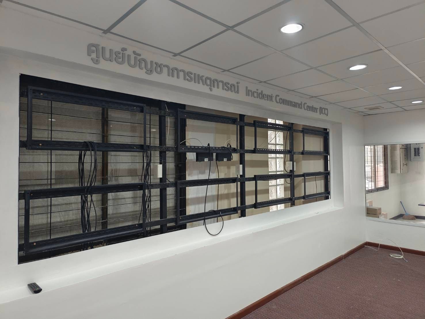 ป้ายศูนย์บัญชาการ ดีไซน์ชัดเจน แข็งแรง ทนทาน เหมาะสำหรับหน่วยงาน องค์กร และอาคารราชการ