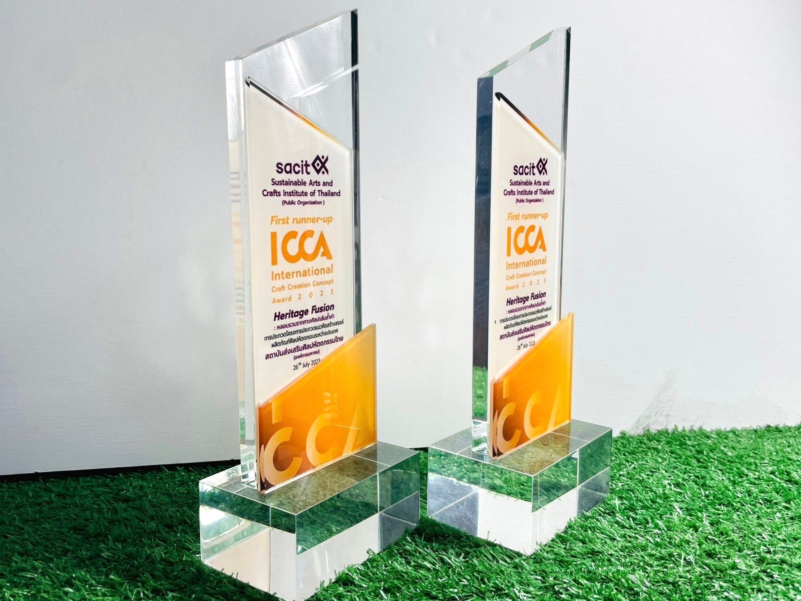 โล่รางวัล Acrylic Trophy Award อะคริลิคใส พิมพ์คมชัด ดีไซน์หรูหรา เหมาะสำหรับงานมอบรางวัล เกียรติยศ การแข่งขัน และงานองค์กร