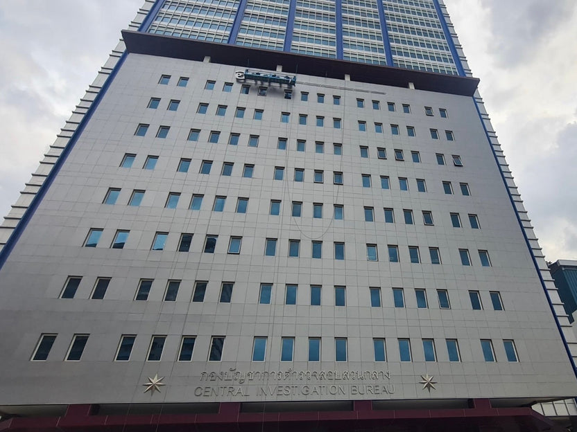 ติดตั้งป้ายด้วยกระเช้าไฟฟ้า กอนโดล่า ปลอดภัย มาตรฐานสูง เหมาะสำหรับอาคารสูงและโครงการใหญ่