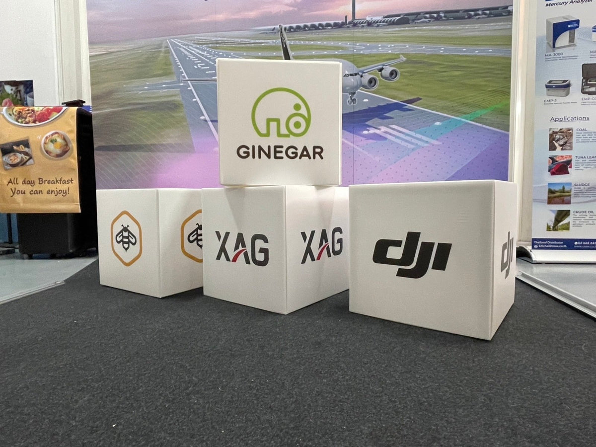 กล่องลูกเต๋า กล่องฟิวเจอร์บอร์ดทรงลูกเต๋า พิมพ์คมชัด เหมาะสำหรับงานอีเวนต์ และดิสเพลย์สินค้า