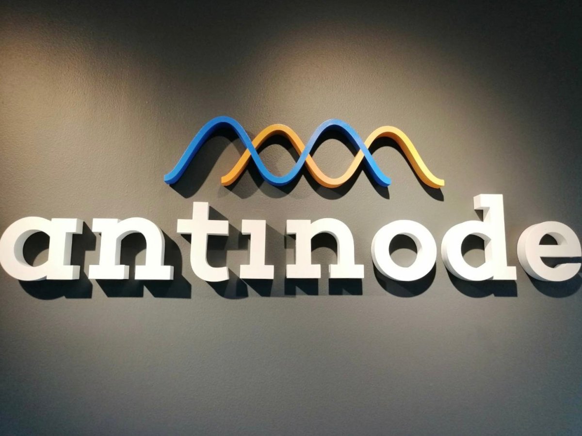 ป้ายพลาสวูดตัวนูน ตัวอักษร พิมพ์คมชัด ตัด CNC เรียบเนียน เหมาะสำหรับป้ายร้าน ป้ายบริษัท และงานตกแต่งที่โดดเด่น