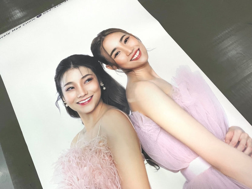 พิมพ์โปสเตอร์โฆษณาสินค้า Poster Ad โปสเตอร์ขนาดใหญ่ พิมพ์คมชัด สีสด เหมาะสำหรับงานโปรโมชัน โฆษณา และตกแต่งร้าน