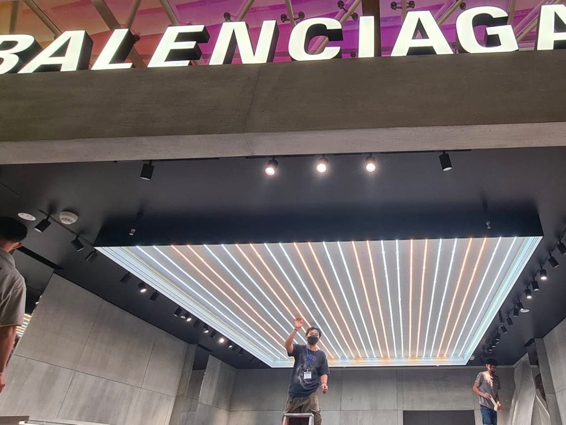 ฝ้ากล่องไฟผ้าบารีซอล Barrisol Stretched Ceiling กระจายแสงนุ่มนวล ดีไซน์หรูหรา เหมาะสำหรับออฟฟิศ ห้างสรรพสินค้า และโชว์รูม