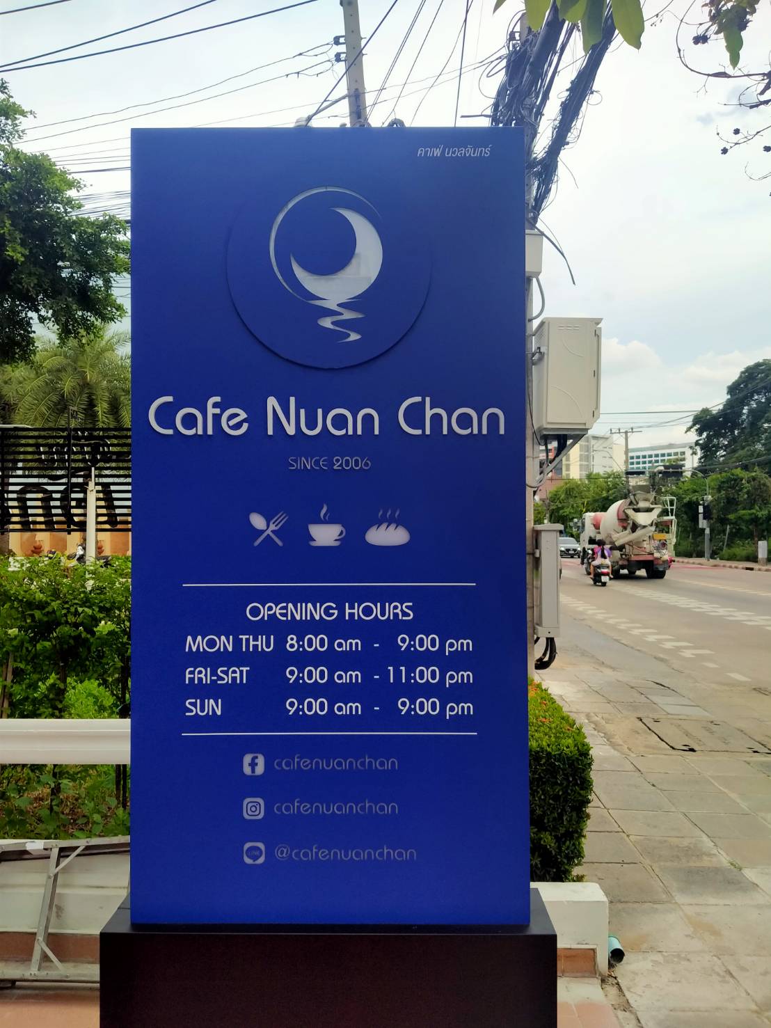 ป้ายตั้ง Totem ป้ายเสาบอกทาง เสาประชาสัมพันธ์ ดีไซน์สูงเด่น เหมาะสำหรับห้างสรรพสินค้าและอาคาร