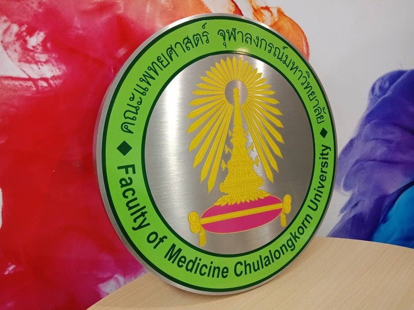 ป้ายโลโก้ติดอาคาร และป้ายโรงพยาบาล ดีไซน์สวย ทนทาน มองเห็นชัดเจน เหมาะสำหรับองค์กร สำนักงาน อาคารพาณิชย์ และสถานพยาบาล