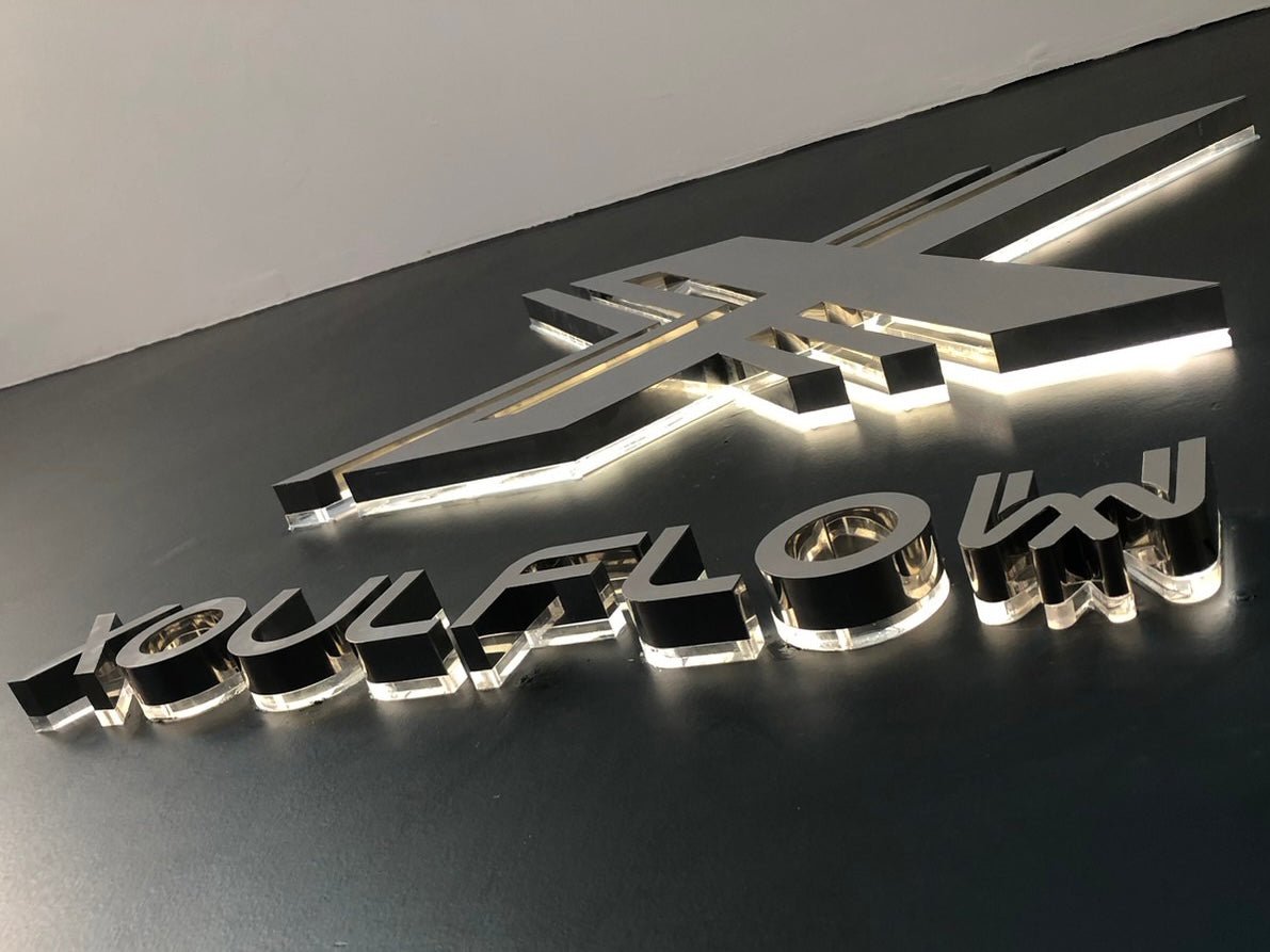 ป้ายฟิตเนส ตกแต่งยิม สปอร์ตคลับ ดีไซน์ทันสมัย พิมพ์คมชัด เหมาะสำหรับสปอร์ตคลับและศูนย์ออกกำลังกาย