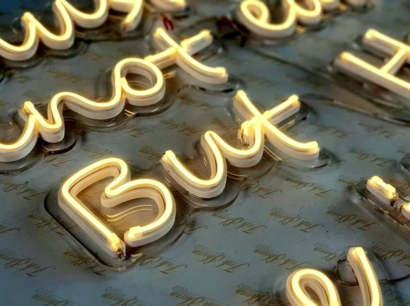 ป้ายไฟนีออน Neon Sign สีสันสดใส ดัดโค้งตามแบบ สวยงามสะดุดตา เหมาะสำหรับร้านอาหาร คาเฟ่ บาร์ และงานตกแต่ง