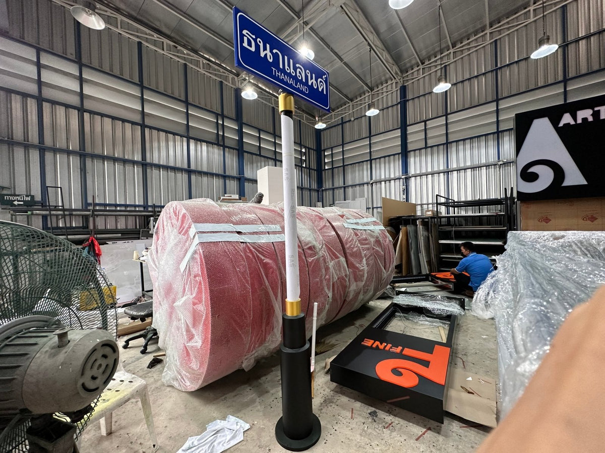 ป้ายเสา Pylon ป้ายทาวเวอร์ ดีไซน์โดดเด่น แข็งแรง ทนทาน เหมาะสำหรับป้ายบริษัท โครงการ อาคาร และงานโฆษณากลางแจ้ง