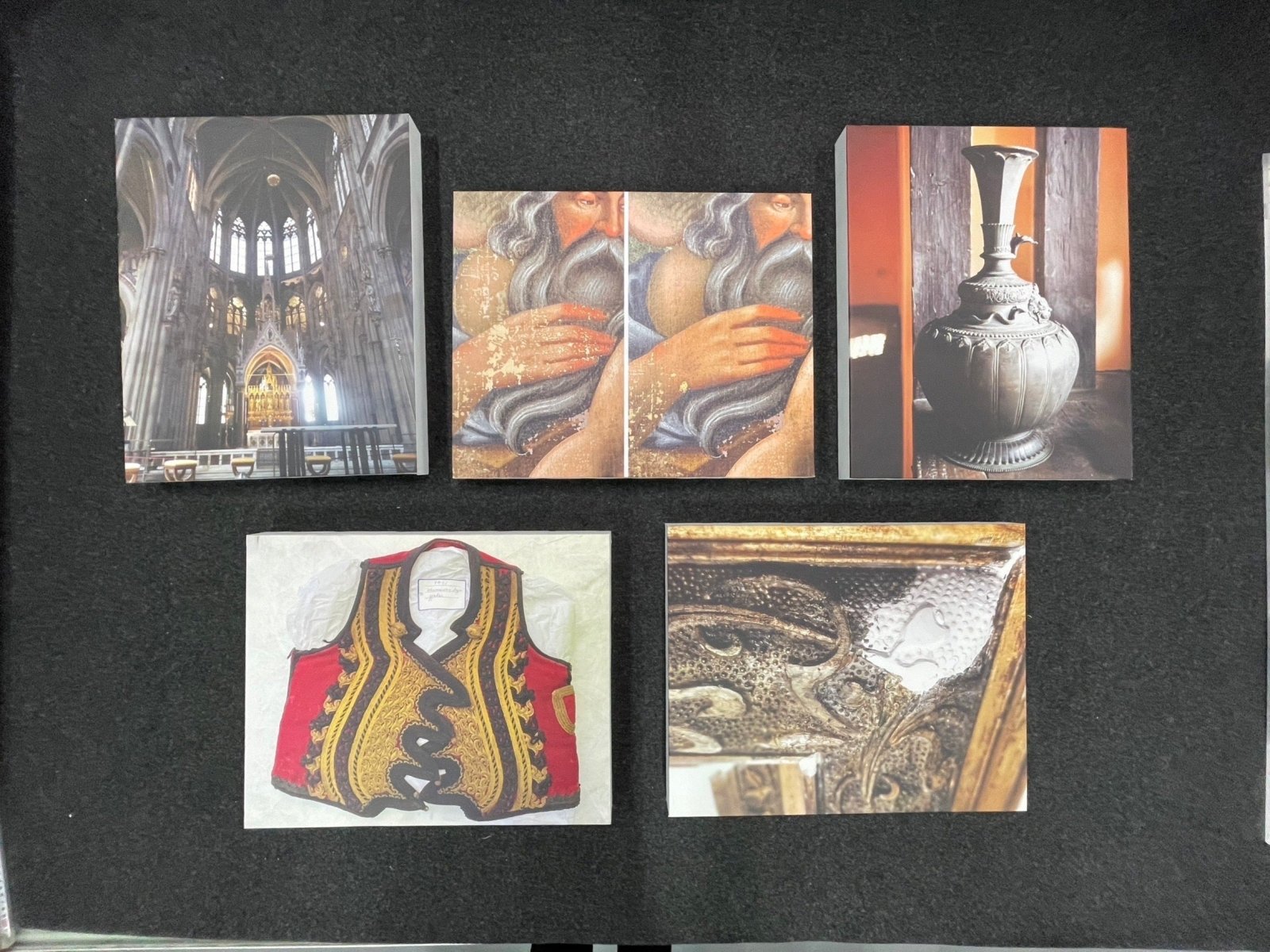 รูปติดผนัง ภาพแคนวาส และรูปกรอบลอย พิมพ์คมชัด สีสวยทนทาน เหมาะสำหรับตกแต่งบ้าน ร้านค้า และออฟฟิศ