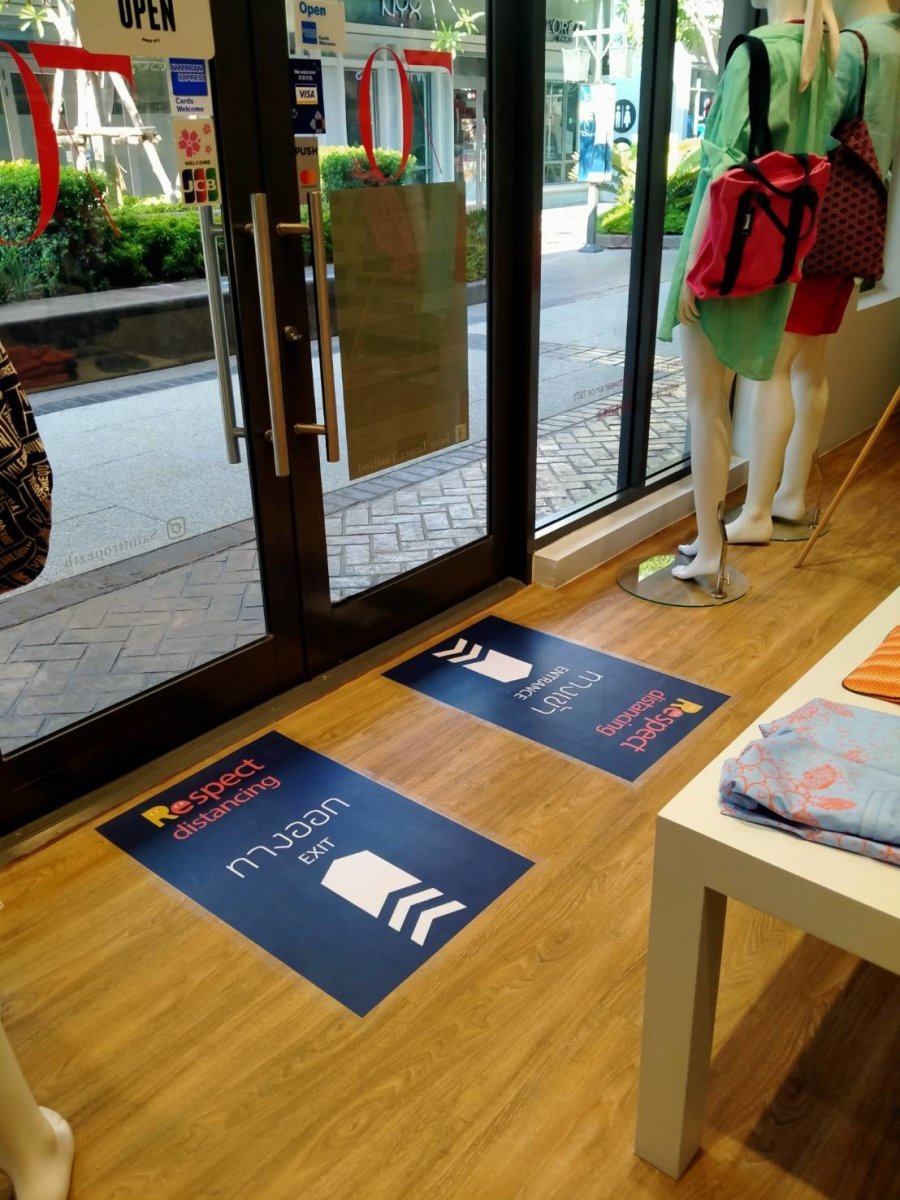 สติ๊กเกอร์ติดพื้น และสติ๊กเกอร์ติดทางเดิน พิมพ์คมชัด กันลื่น ทนทาน เหมาะสำหรับงานประชาสัมพันธ์ ป้ายบอกทาง และงานอีเวนต์