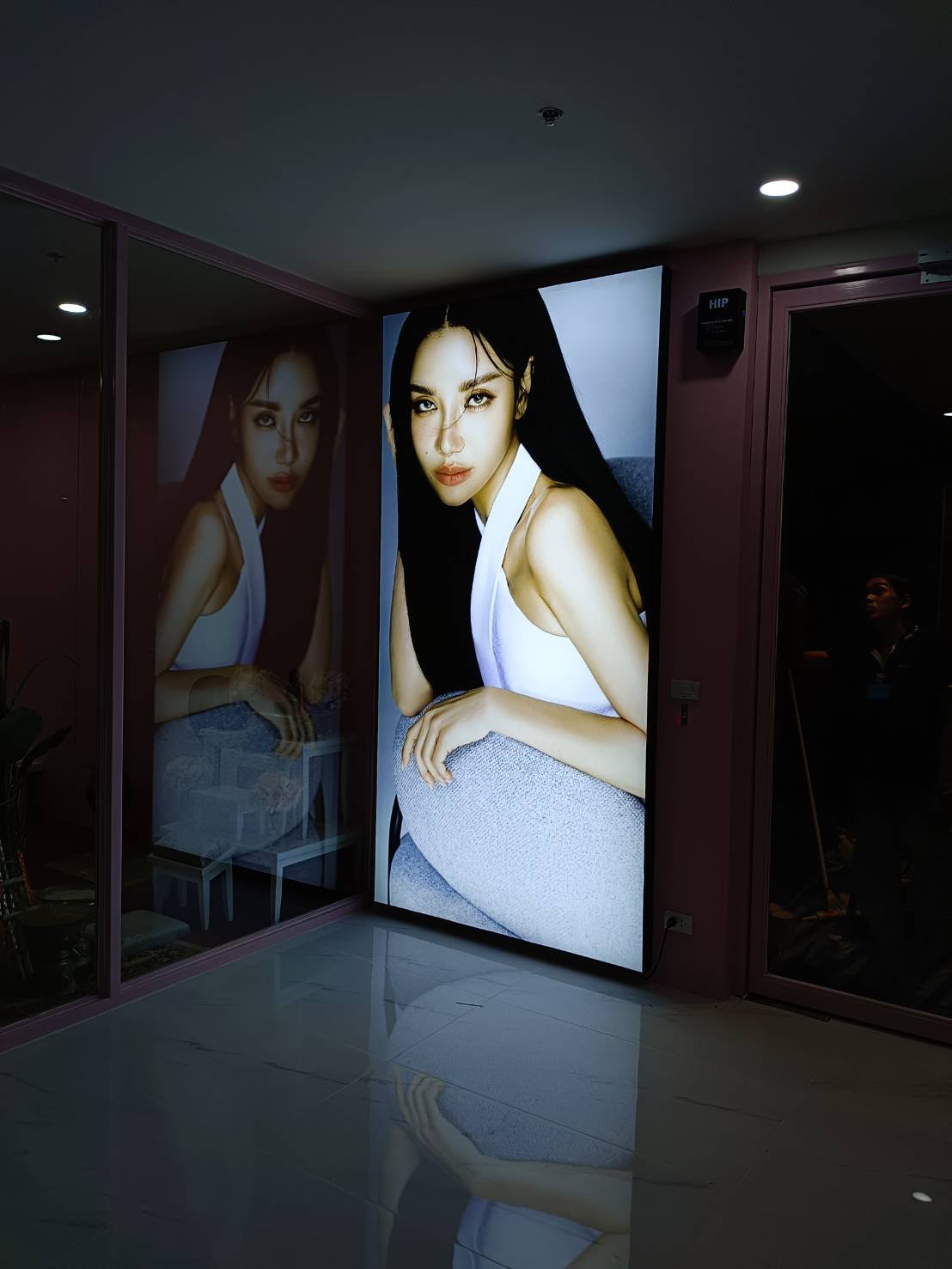 ป้ายกล่องไฟผ้า Fabric Light Box พิมพ์คมชัด สีสด ติดตั้งง่าย เหมาะสำหรับงานอีเวนต์ บูธแสดงสินค้า และป้ายโฆษณา