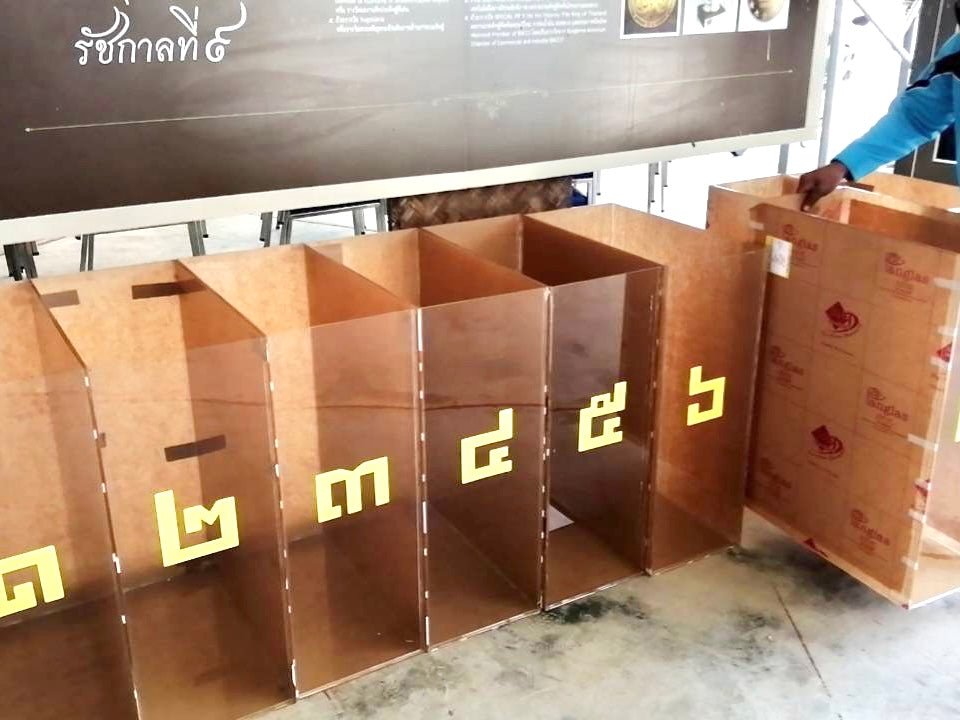 ฉากนิทรรศการ กล่องโหวต กล่องใส่ลูกบอล ดีไซน์แข็งแรง เหมาะสำหรับงานอีเวนต์และกิจกรรมส่งเสริมการขาย