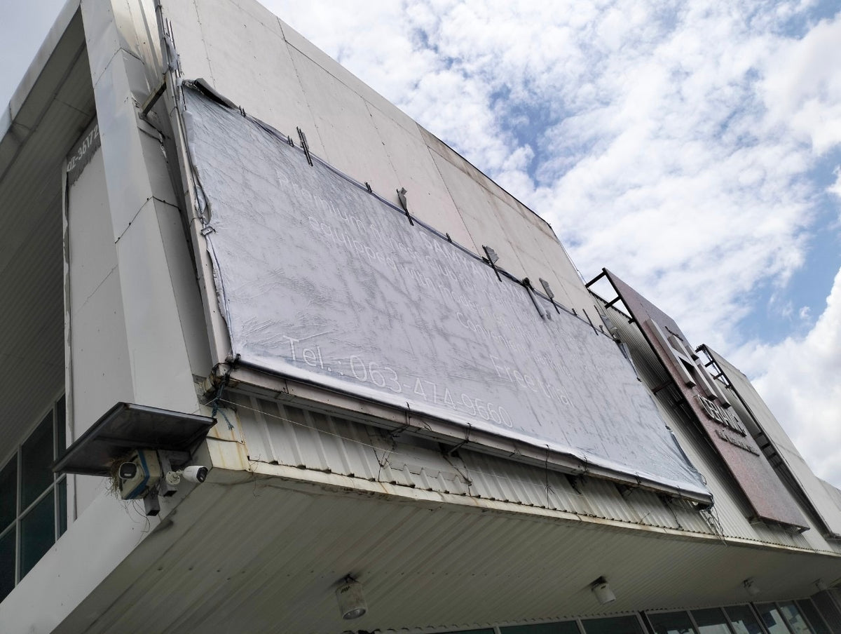 ป้ายไวนิลร้อยท่อ พุ๊กติดตึก แข็งแรง ทนแดดฝน เหมาะสำหรับป้ายโครงการ ป้ายประชาสัมพันธ์ และโฆษณา