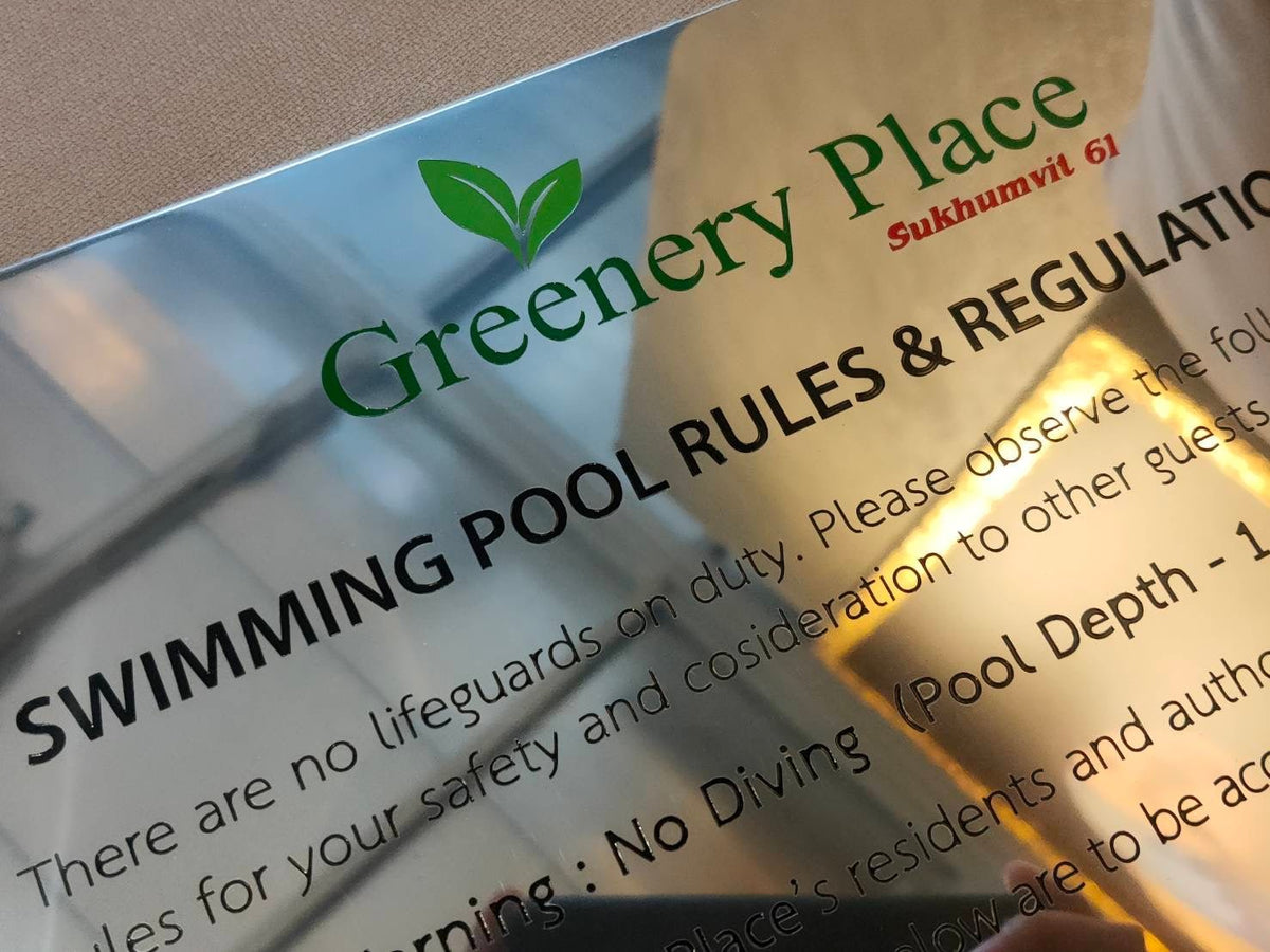 ป้ายสแตนเลส เงินเงา BA ผิวเงาเรียบหรู สะท้อนชัดเจน เหมาะสำหรับป้ายบริษัทและอาคารสำนักงาน