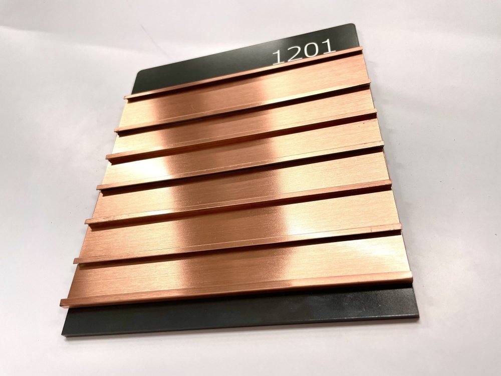 ป้ายสอด รางสอดป้ายหน้าห้อง และป้ายบอกชั้น ดีไซน์เรียบหรู ใช้งานสะดวก เหมาะสำหรับอาคารสำนักงาน โรงเรียน และโรงพยาบาล