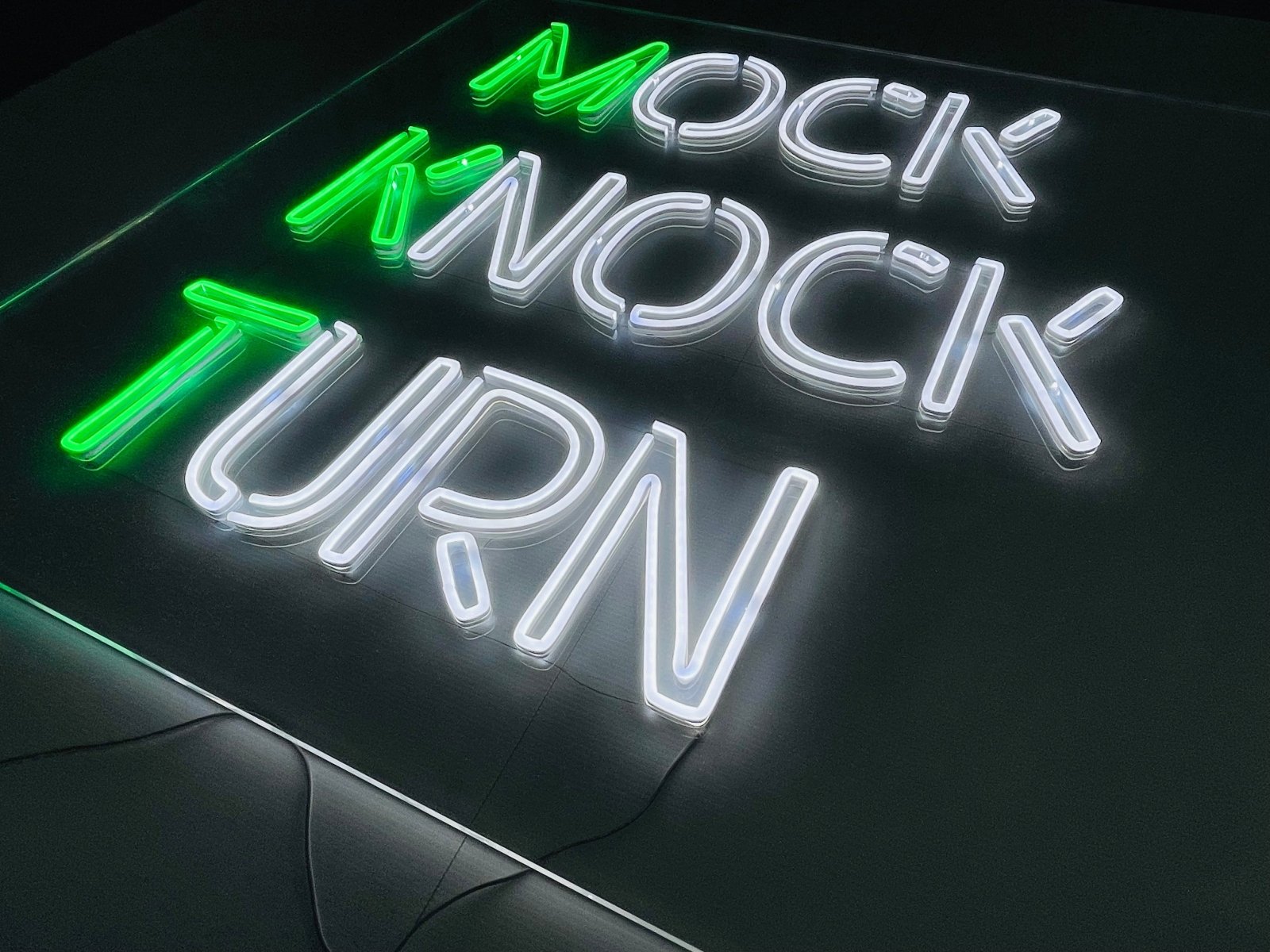 ป้ายไฟนีออน Neon Sign สีสันสดใส ดัดโค้งตามแบบ สวยงามสะดุดตา เหมาะสำหรับร้านอาหาร คาเฟ่ บาร์ และงานตกแต่ง