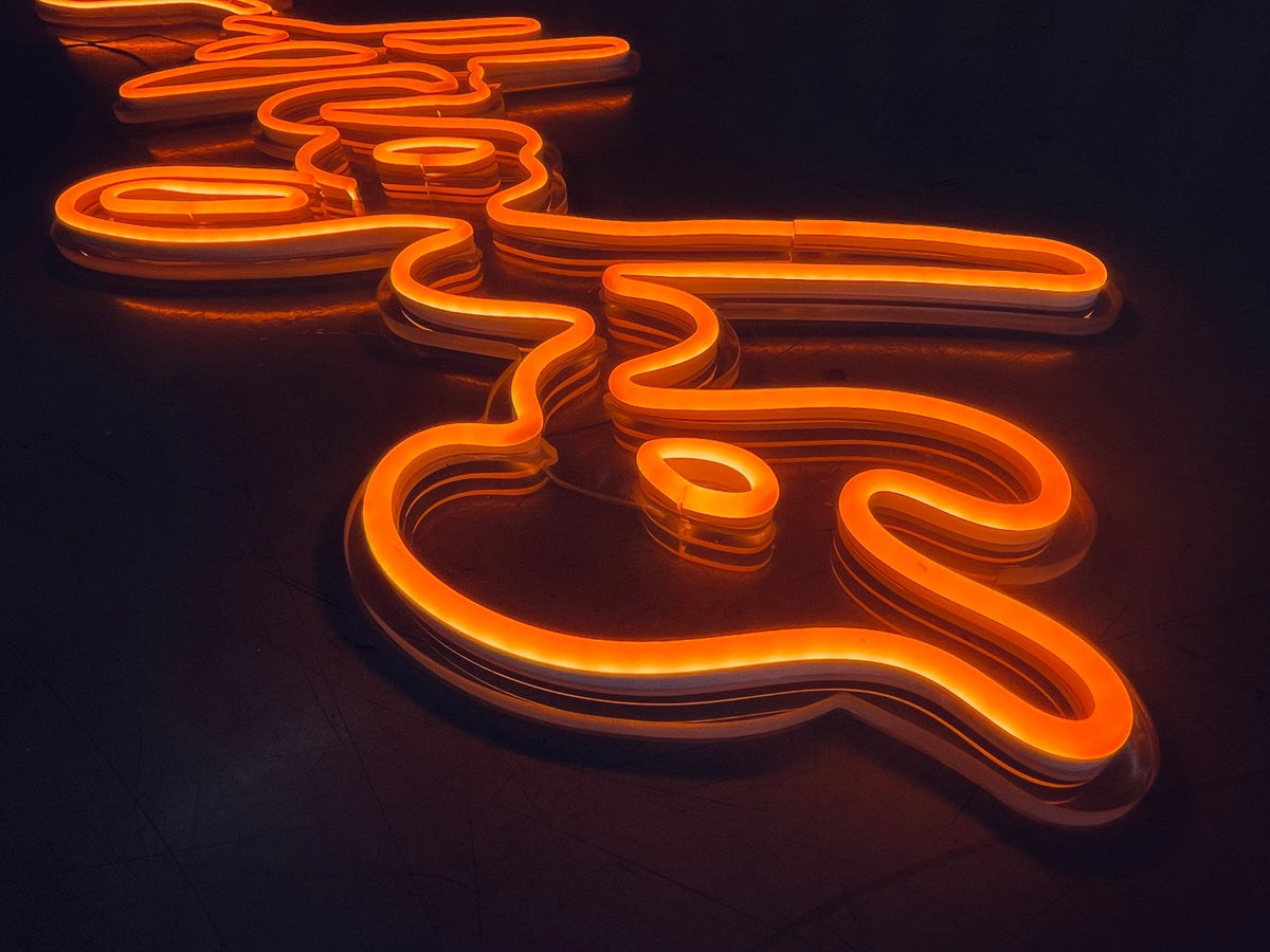 ป้ายไฟนีออน Neon Sign สีสันสดใส ดัดโค้งตามแบบ สวยงามสะดุดตา เหมาะสำหรับร้านอาหาร คาเฟ่ บาร์ และงานตกแต่ง