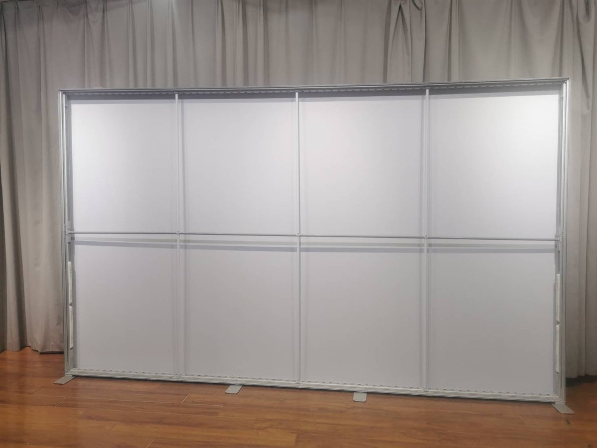 แบคดรอปผ้า กรอบอลูมิเนียม น้ำหนักเบา ติดตั้งง่าย เหมาะสำหรับงานอีเวนต์และนิทรรศการ