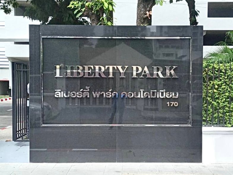 ป้ายตัวอักษรสแตนเลส Stainless Steel Letter Signage หรูหรา แข็งแรง ทนทาน เหมาะสำหรับป้ายบริษัท อาคาร และงานตกแต่ง