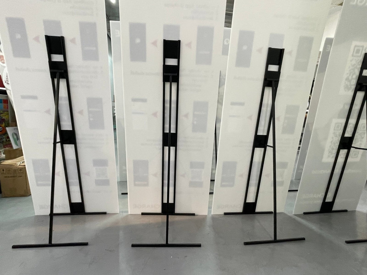 ป้ายสแตนดี้ Standee และป้ายฟิวเจอร์บอร์ดพร้อมขาตั้ง พิมพ์คมชัด น้ำหนักเบา เหมาะสำหรับงานอีเวนต์ โปรโมชัน และสื่อโฆษณา