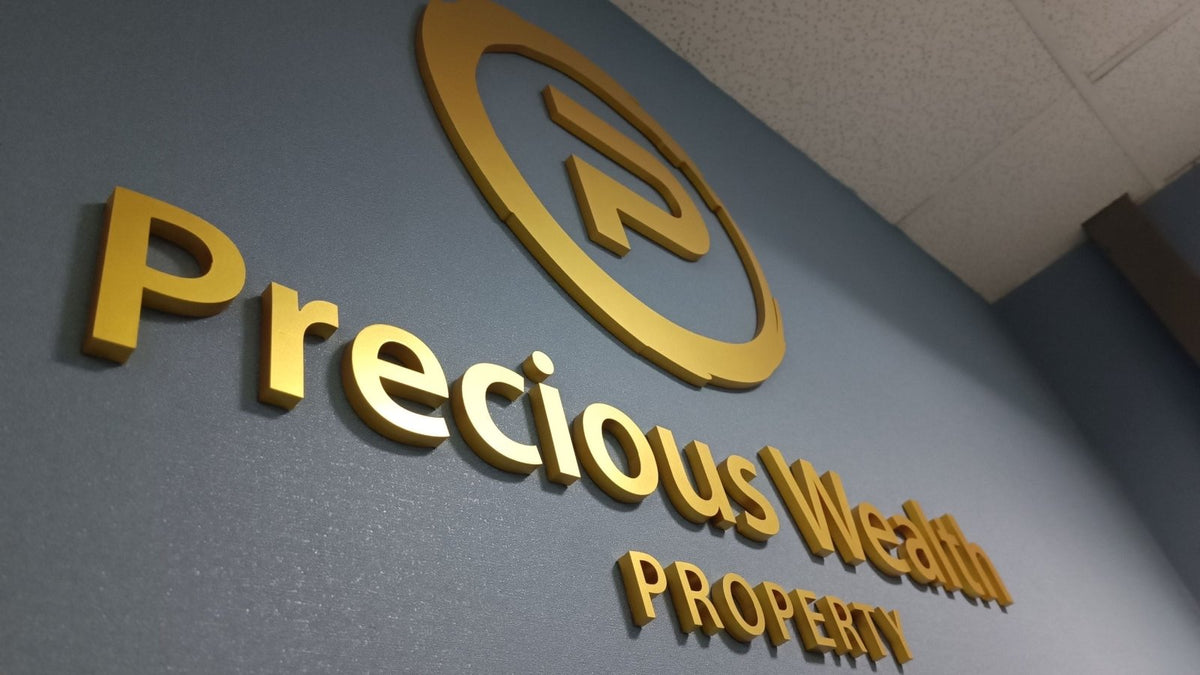 ป้ายอักษรสีทอง ป้ายพ่นสีทอง หรูหรา โดดเด่น เหมาะสำหรับป้ายบริษัท ร้านค้า และงานตกแต่งอาคาร