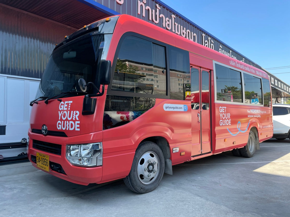 สติ๊กเกอร์ติดรถบัส Bus Wrap Sticker พิมพ์คมชัด วัสดุทนทาน เหมาะสำหรับงานโฆษณา โปรโมชัน และตกแต่งรถบัสให้โดดเด่น