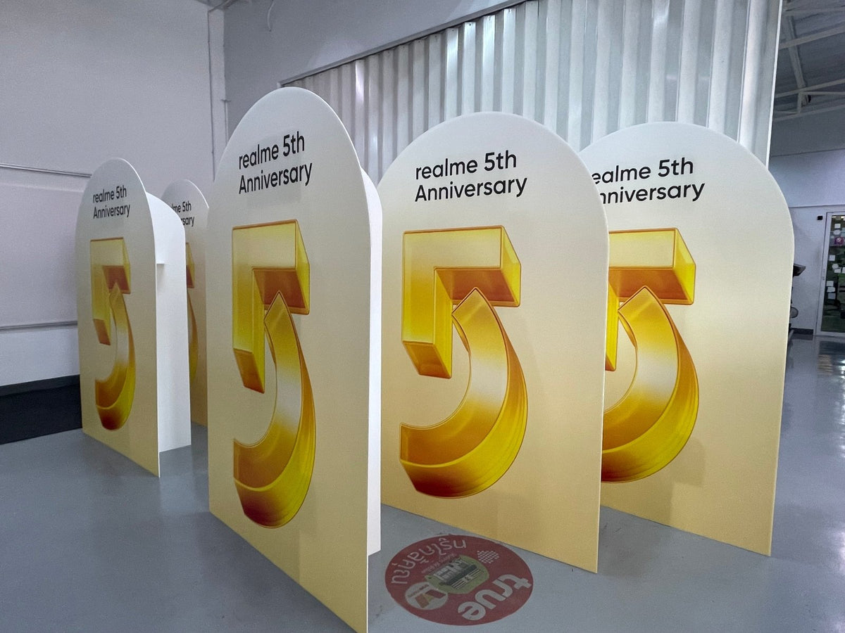 สแตนดี้ไดคัท Standee Die-Cut พิมพ์คมชัด น้ำหนักเบา ไดคัทตามแบบ เหมาะสำหรับงานอีเวนต์ โปรโมชัน และป้ายโฆษณา