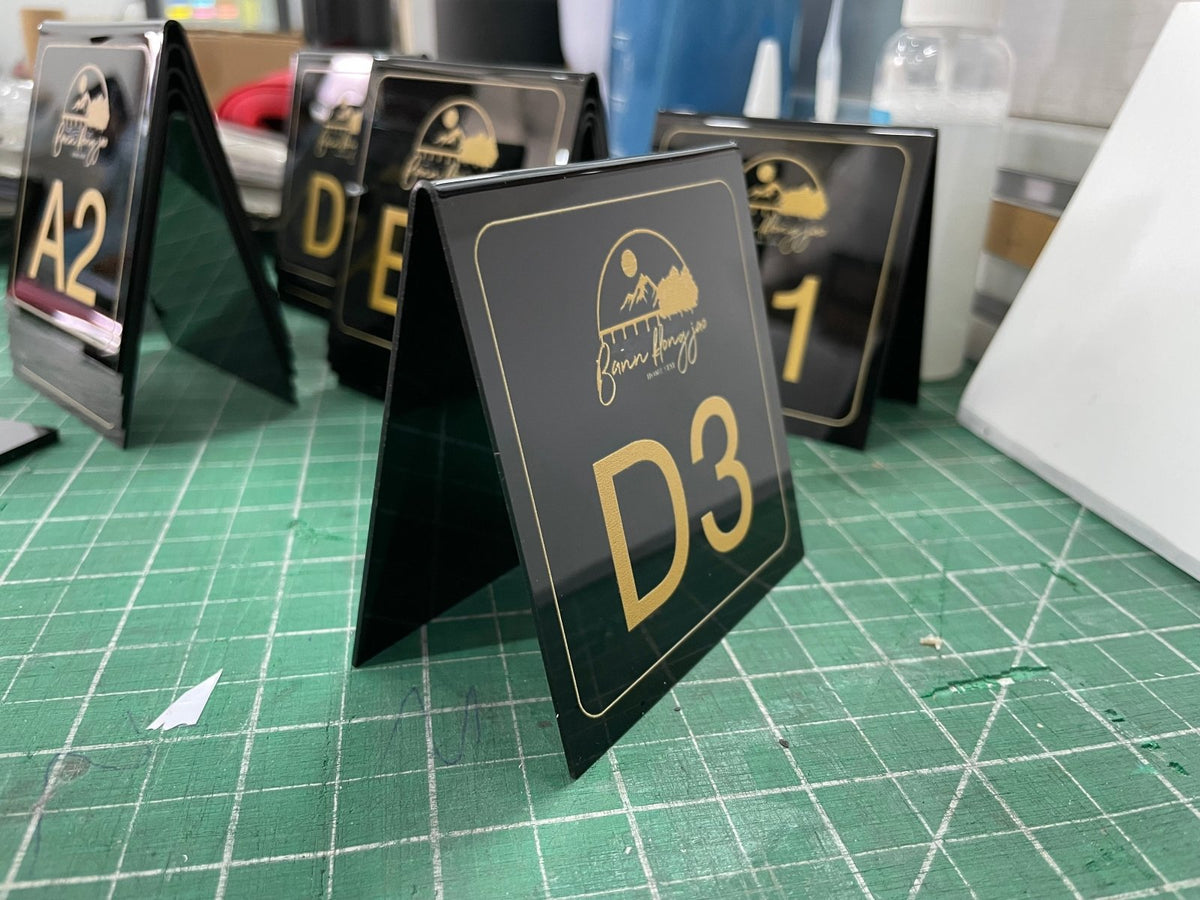 table queuing sign, queuing sign