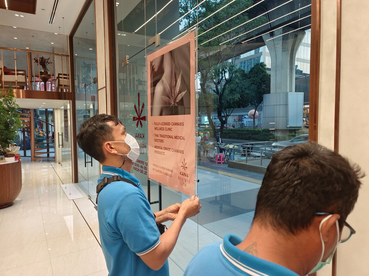 ป้ายแขวนลวดสลิง suspension acrylic sign board advertising board