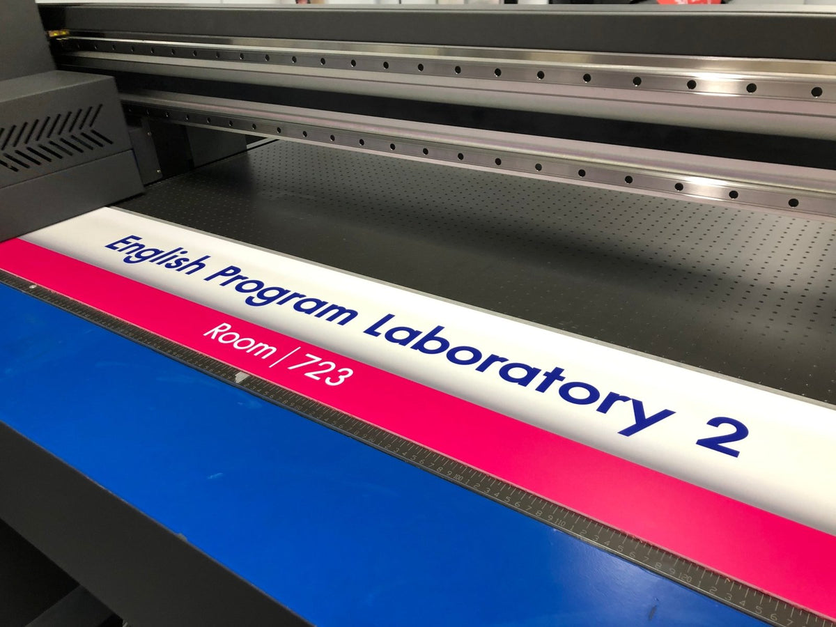 พิมพ์สกรีนยูวี รับสกรีนโลโก้ Print UV Inkjet งานพิมพ์คมชัด ทนทาน เหมาะสำหรับวัสดุหลากหลาย เช่น ไม้ โลหะ และอะคริลิค