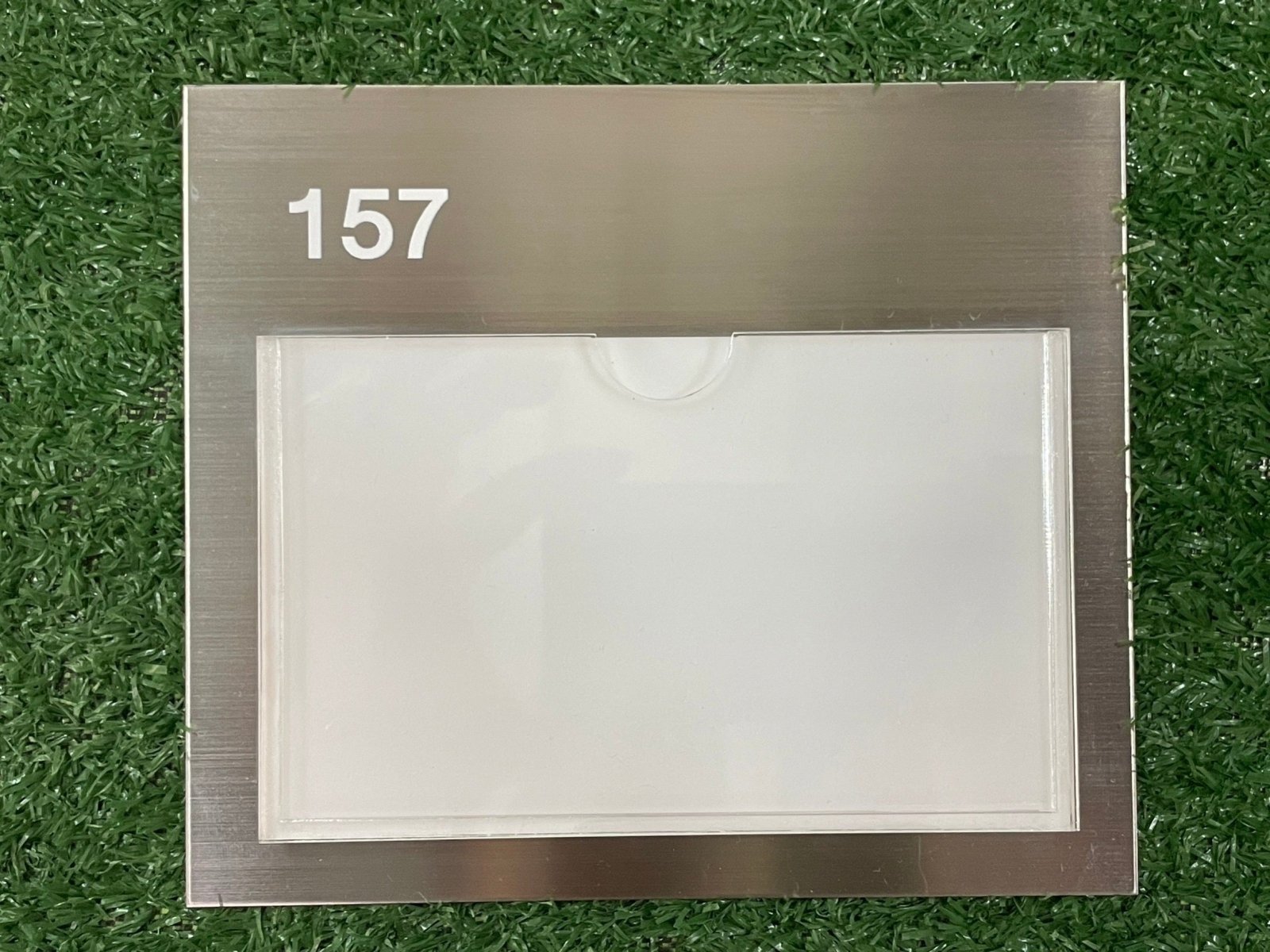 กรอบสแตนเลส กรอบป้ายสอดสแตนเลส แข็งแรง ทนทาน เหมาะสำหรับอาคารสำนักงานและโครงการ