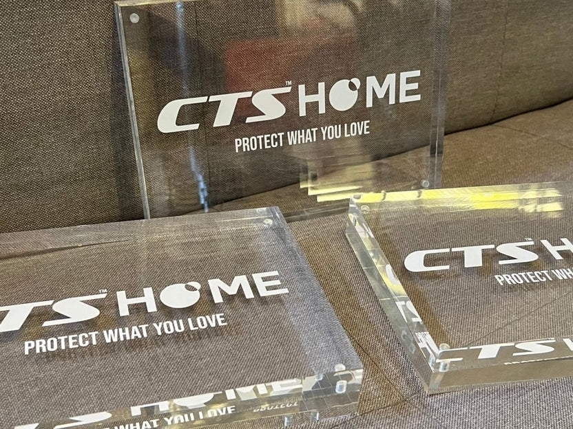 กรอบอะคริลิคใสพิมพ์โลโก้ - Octopus Media Solutions